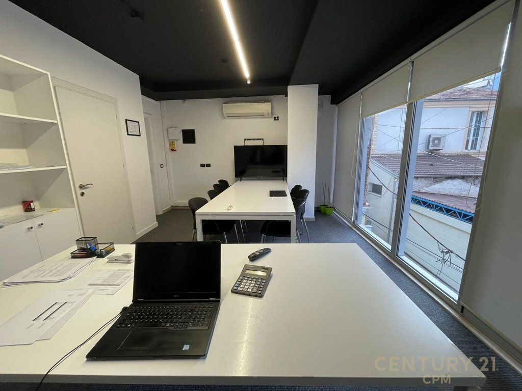 UFFICIO IN AFFITTO AL NUOVO MERCATO