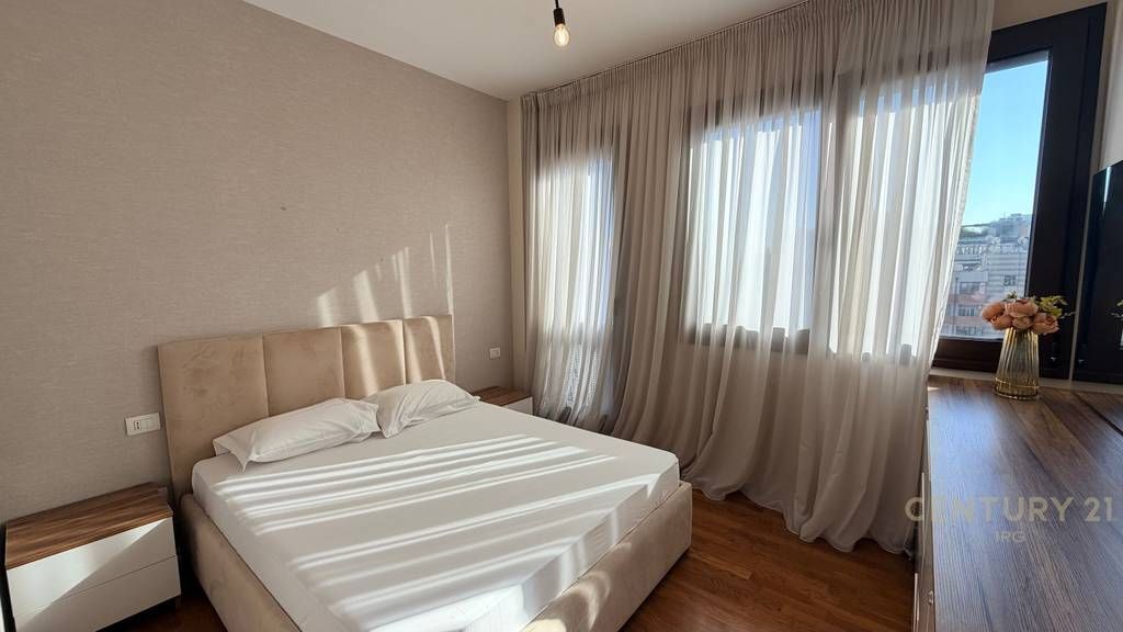 APARTAMENT 1+1 ME QIRA TEK RR BARRIKADAVE