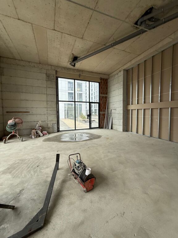 SHOP FOR RENT 786 M2 FORMER CUSTOMS 8000 EURO