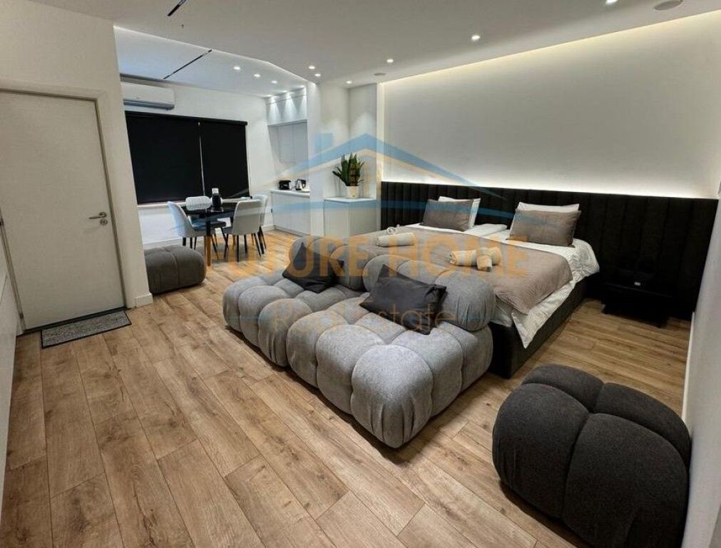 In vendita, Appartamento monolocale, Piazza Willson, Tirana!!