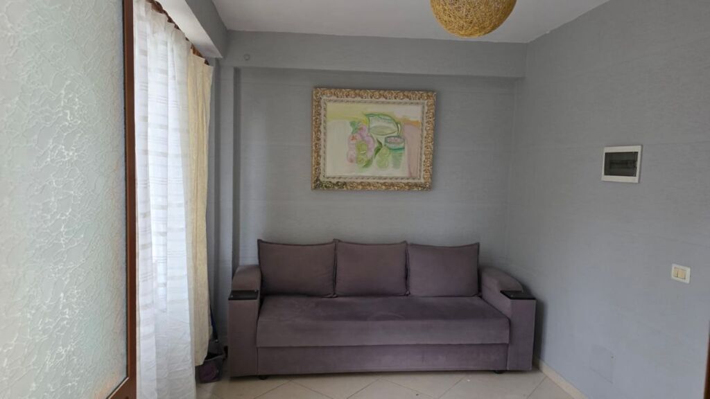 Apartament I konvertuar ne 2+1 ne xhamllik