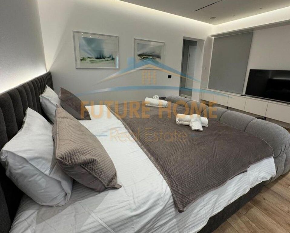 In vendita, Appartamento monolocale, Piazza Willson, Tirana!!