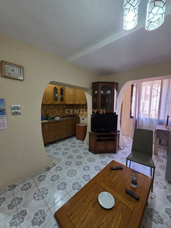 JEPET ME QIRA APARTAMENT 2+1 PRANE SHKOLLES "NIKET DARDANI"