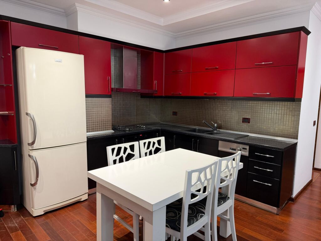 🏡 SHITET Apartament 2+1+2 + Parkim 🅿️ 📍 Pranë Teatrit “Art Turbina” – Rruga Marko Boçari