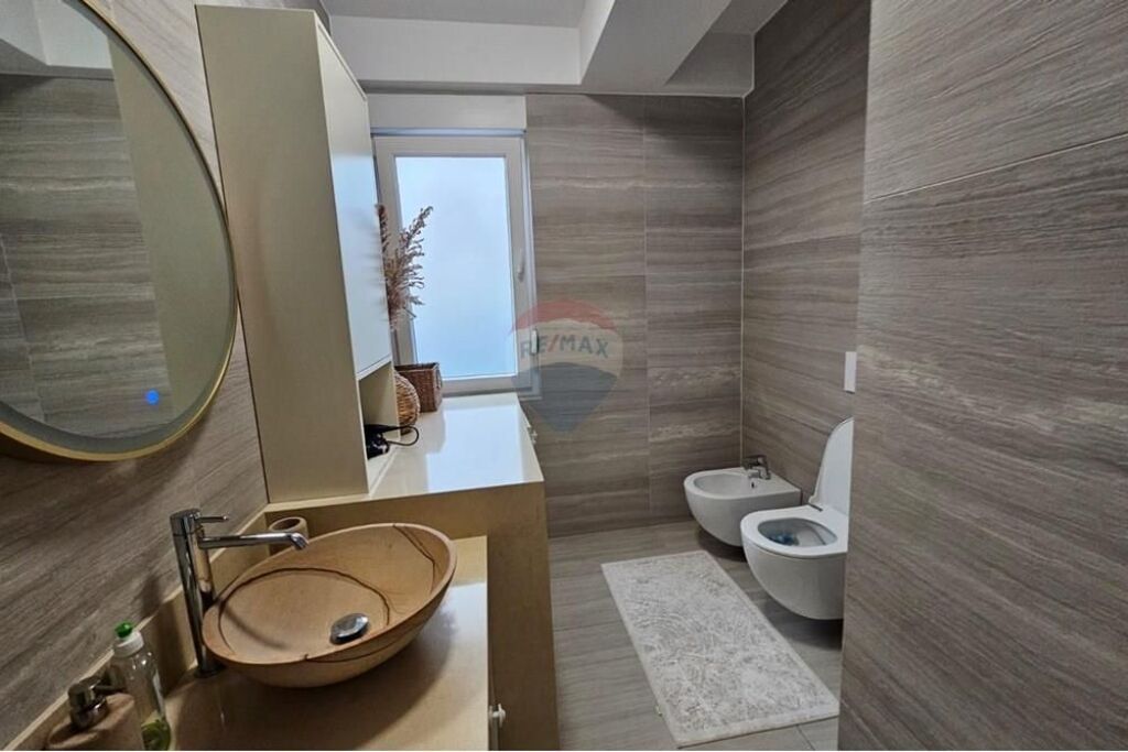 Apartament 1+1 per qira tek Rruga e Barrikadave!