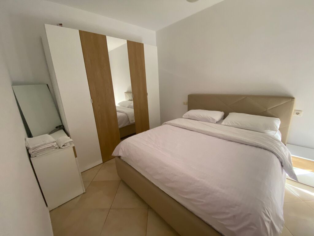 2+1,i mobiluar te hotel marinaj ne astir,500 mije leke