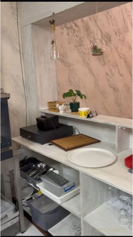 Spazio Commerciale In Affitto in Piazza Willson, Ymer Kurti