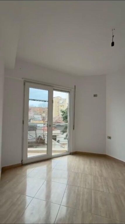 Siri Kodra, We Rent Apartment 2+1