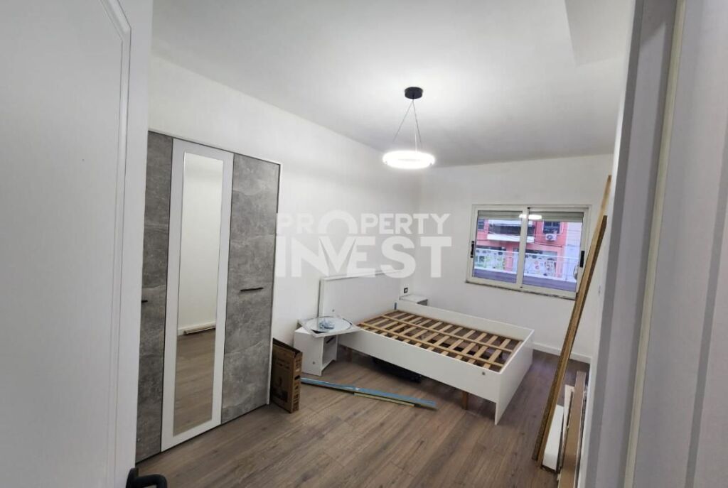 Appartamento 1+1 in vendita a Komuna e Parisit