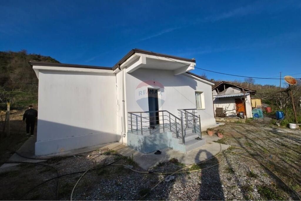 Shitet Shtepi Private ne Ndroq