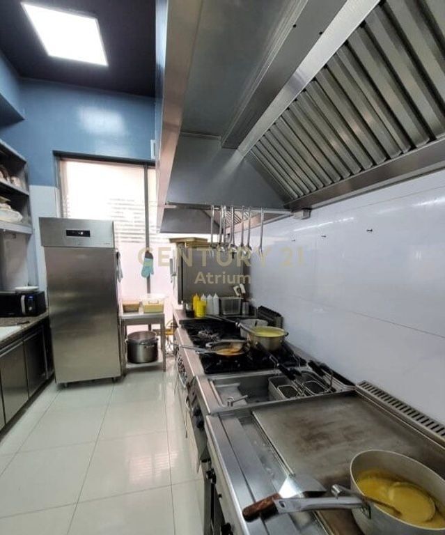 BUSINESS BAR/RESTAURANT FOR SALE AT TOWER BRIDGE 3!