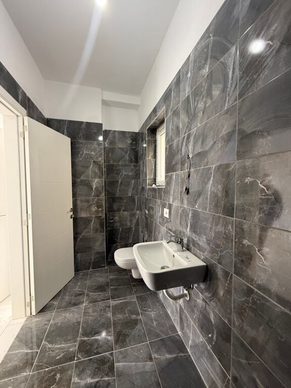 🏠Appartamento 2+1+2 in vendita 📍Nuovo Boulevard, Residenza Bermon 🏢5° piano, con ascensore 📐Superficie 103,34m2 Netti, 119,47m2 Lordi 💶 Prezzo: 168.000€