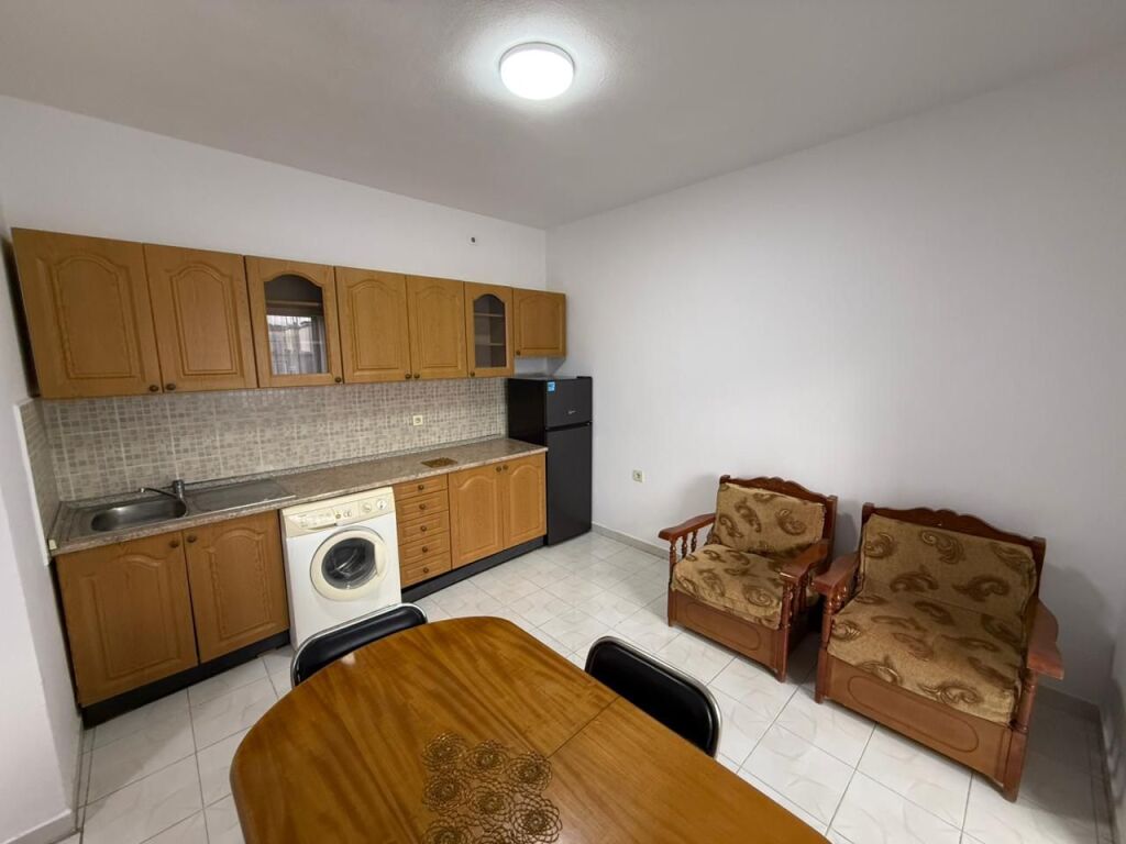 🏠 Jepet me qira apartament 2+1 📍 Mbrapa Ambasadës Amerikane  💶 Çmimi: 450 €   