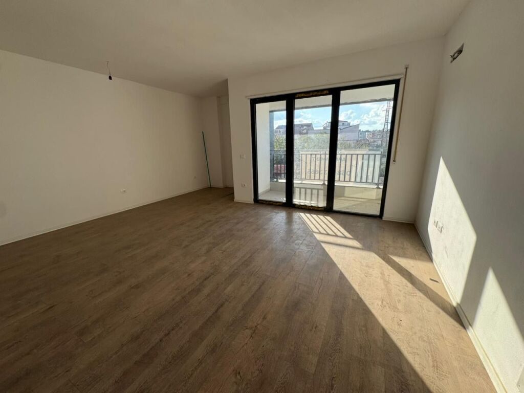 Shitet Apartament 1+1 , Bulevardi Ri