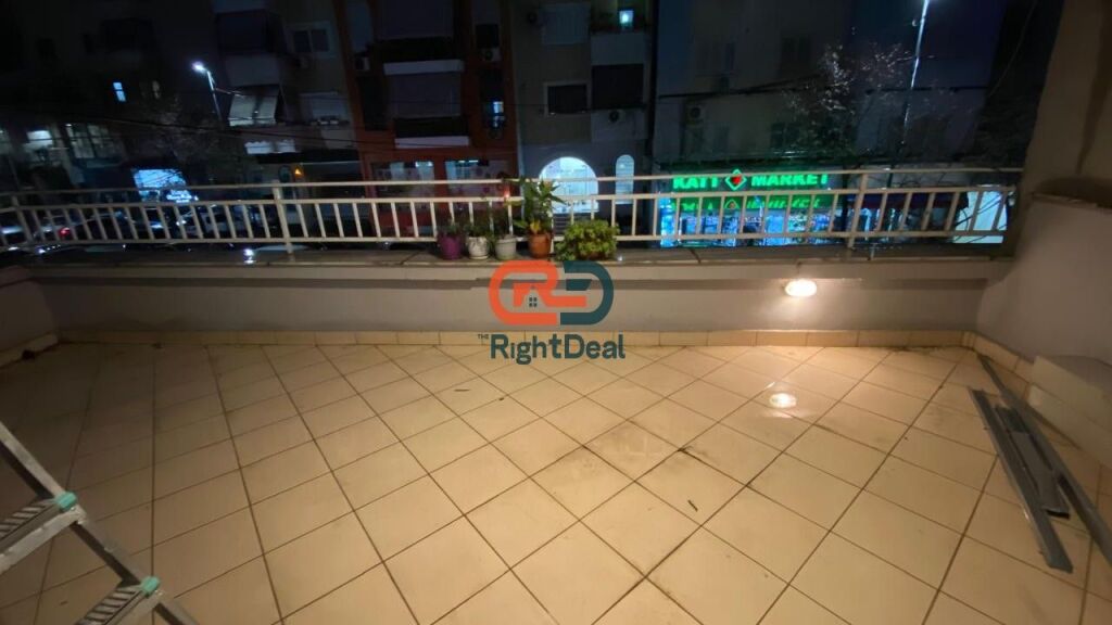 Tek Komuna E Parisit ,Shitet Apartament 1+1+Verande Totalisht I Investuar!