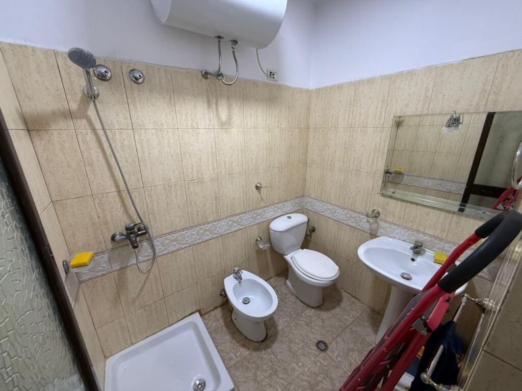 🏠 Jepet me qira apartament 2+1 📍 Mbrapa Ambasadës Amerikane  💶 Çmimi: 450 €   