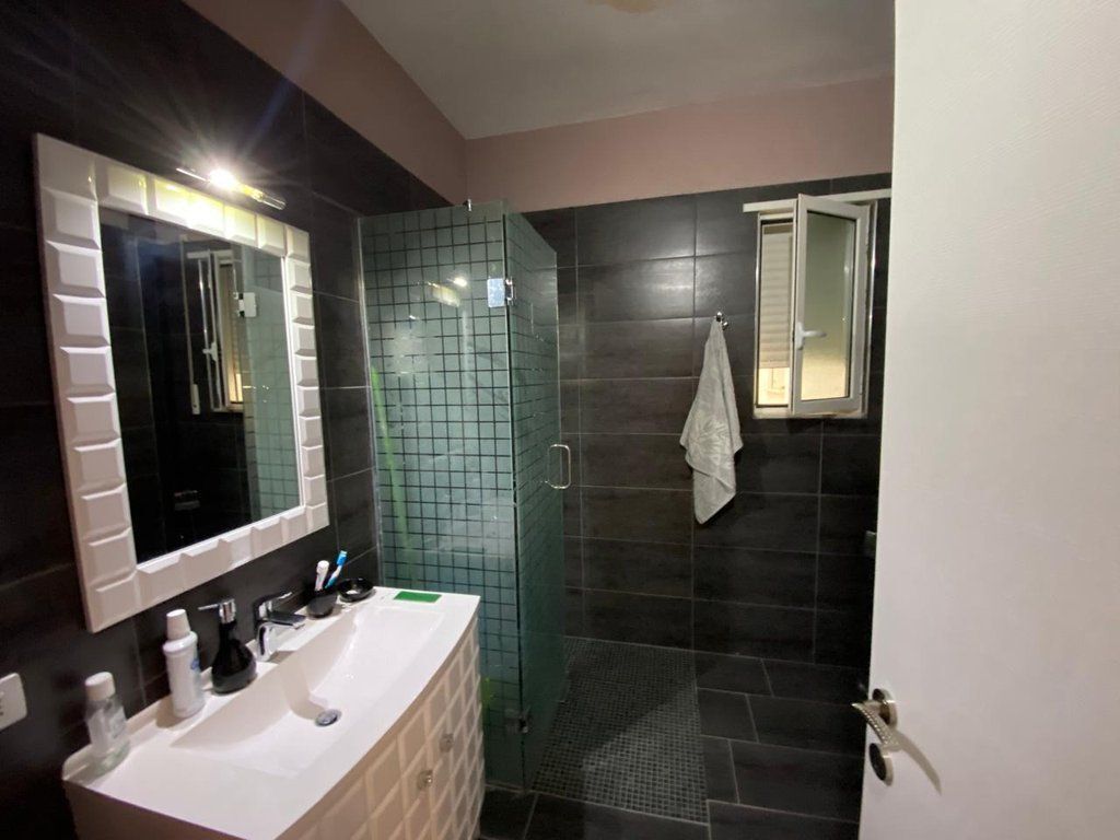 SHITET APARTAMENT NE LUNGOMARE 1+1