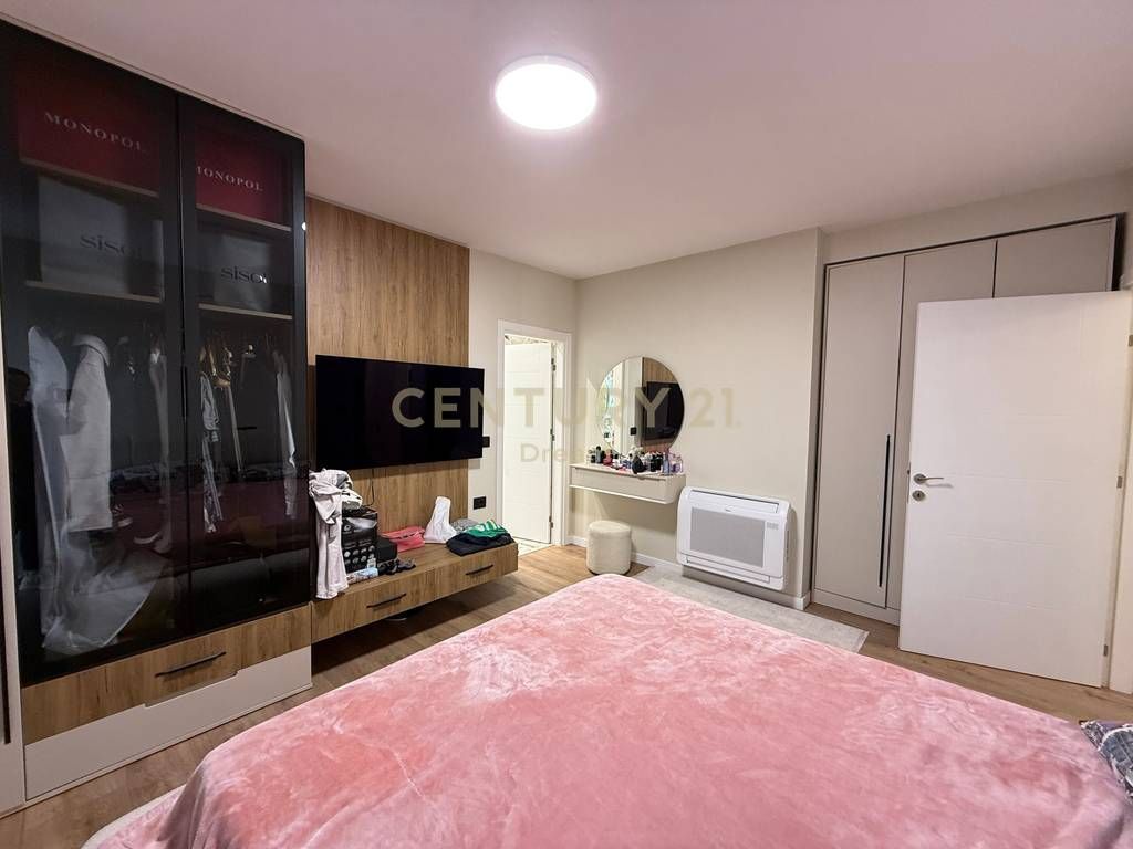 Shitet Apartament 2+1 ne Xhamllik