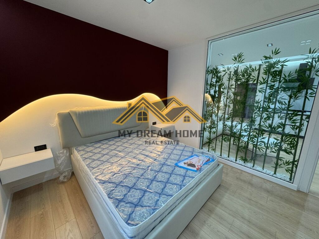 APARTAMENT 1+1 PRANE STACIONIT TE TRENIT NE DURRES, PER SHITJE!