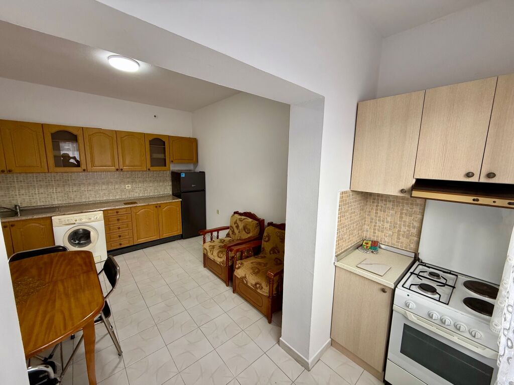 📣 AFFITTO Appartamento 1+1 Con Cucina Inclusa 📍 Vicino all'Istituto di Igiene, Ambasciata Americana 🛣️ Via "Qamil Guranjaku" ✨