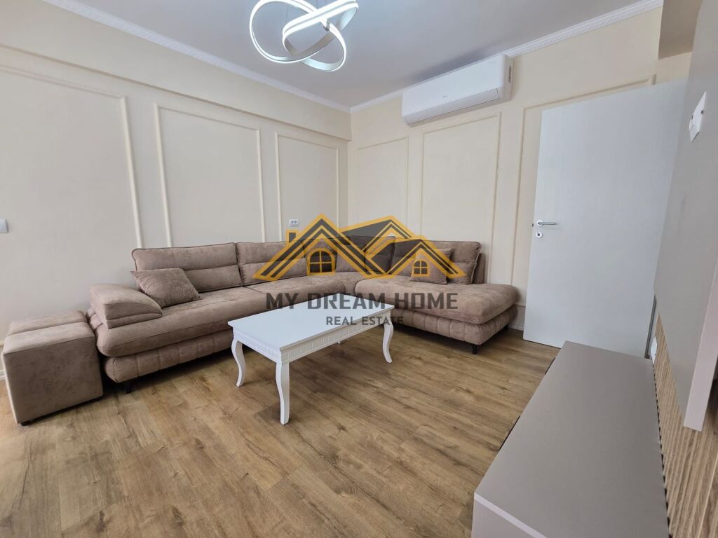 Super Apartament 2+1 në shitje te Rruga e re e Portit!