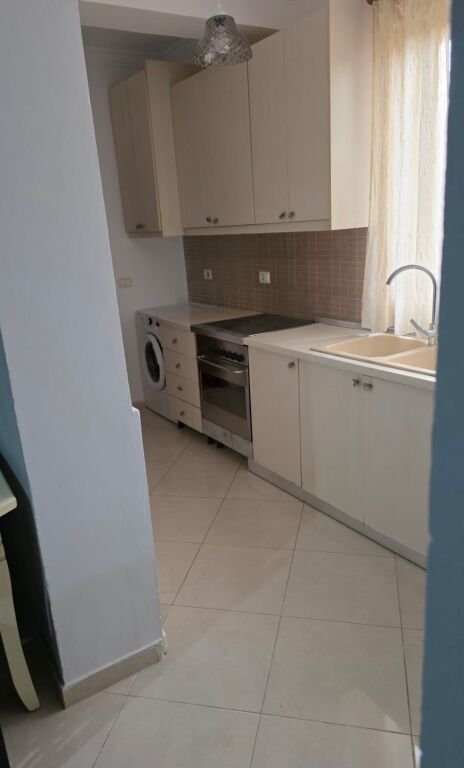 Apartament I konvertuar ne 2+1 ne xhamllik