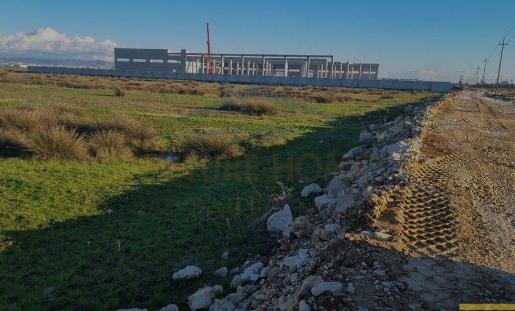 Shitet, Tokë, Durrës, Spitall