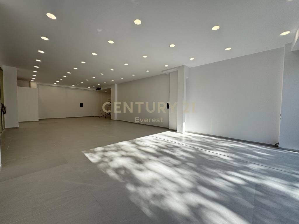 VICINO A DELIORGJI, LOCALE COMMERCIALE IN AFFITTO