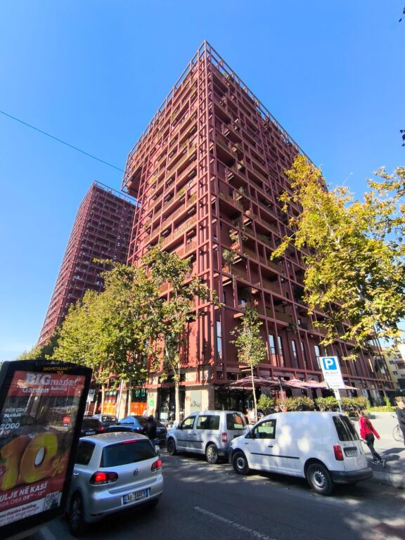 AMBIENT PER ZYRA ME QIRA, RRUGA E KAVAJES