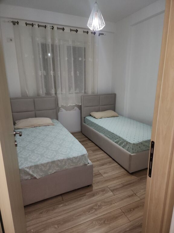 Apartament 2+1 per qera tek Platea ne Fresk