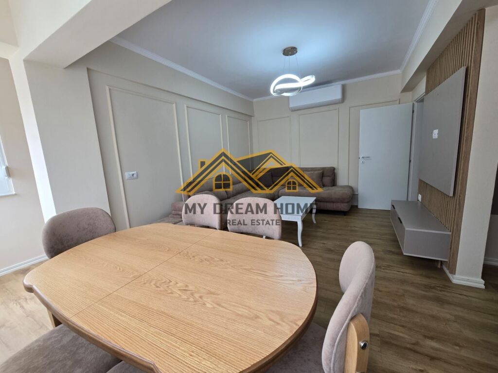 Super Apartament 2+1 në shitje te Rruga e re e Portit!