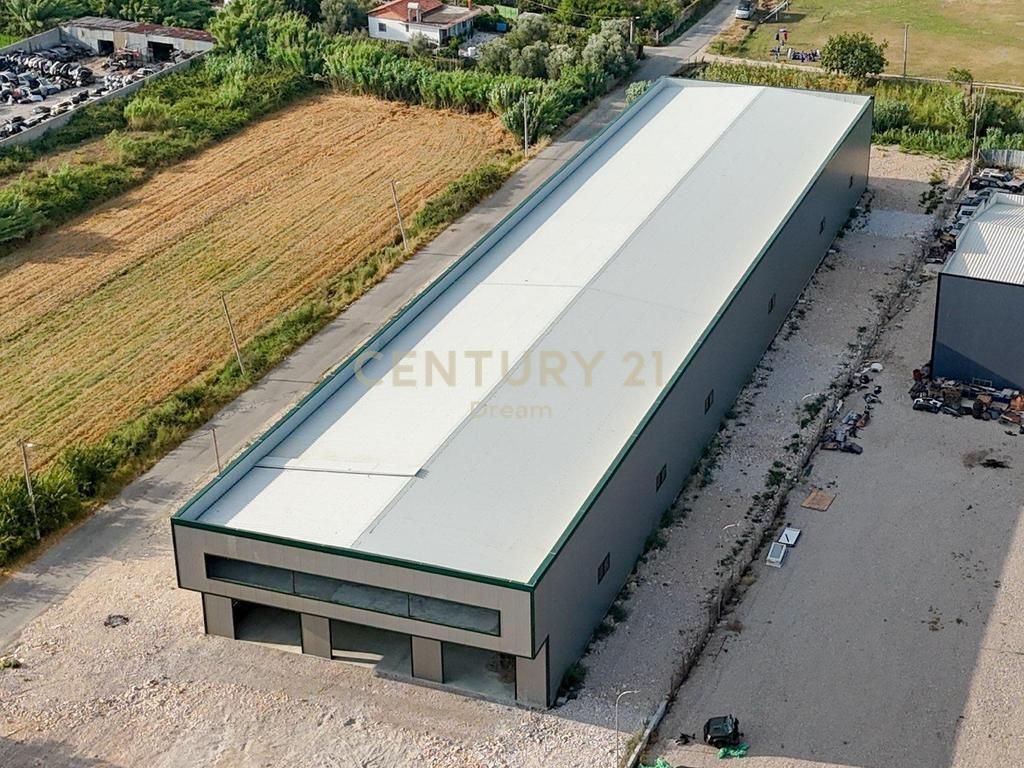 MAGAZZINO IN AFFITTO A SHIJAK IN POSIZIONE STRATEGICA VICINO ALLA STRADA PRINCIPALE !!