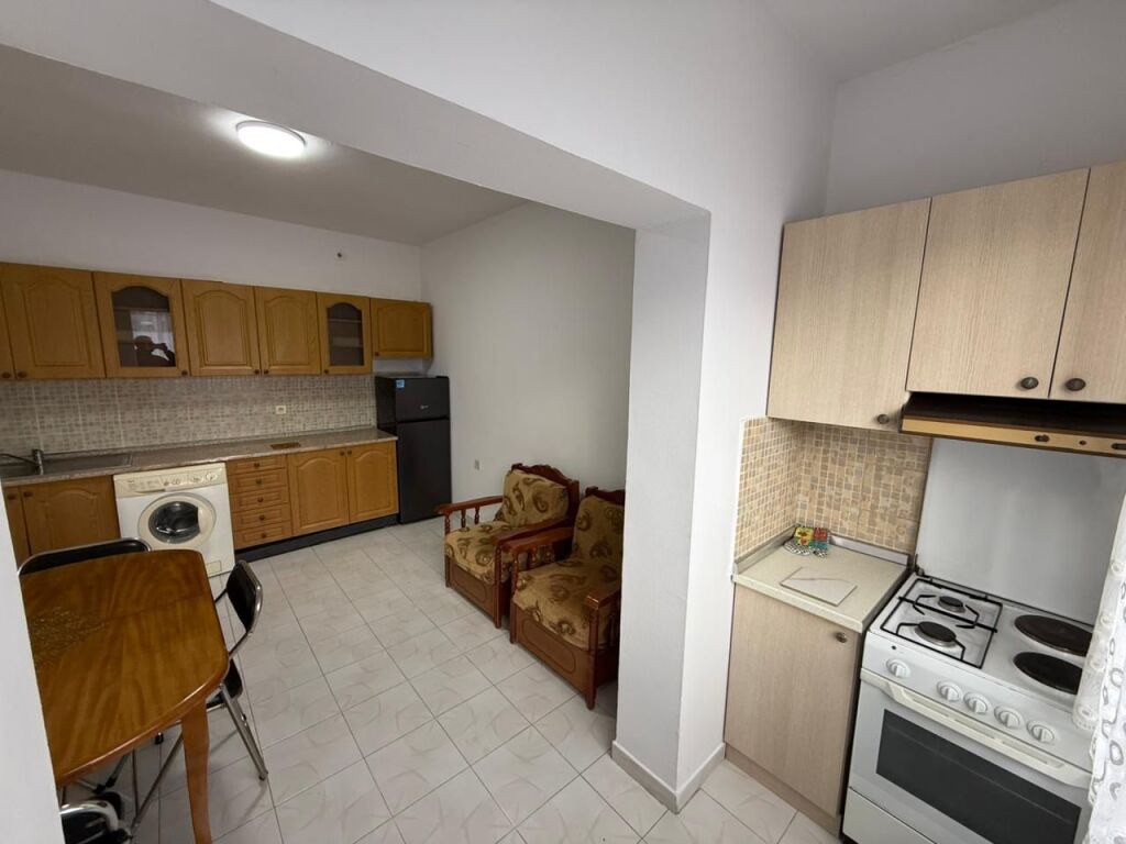 🏠 Jepet me qira apartament 2+1 📍 Mbrapa Ambasadës Amerikane  💶 Çmimi: 450 €   