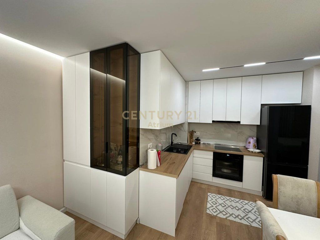 Shitet, Apartament 1+1 Ne Shkozë !