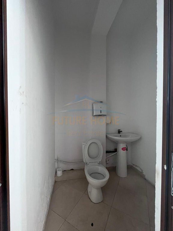 Qera, Ambient Biznesi, 21 Dhjetori