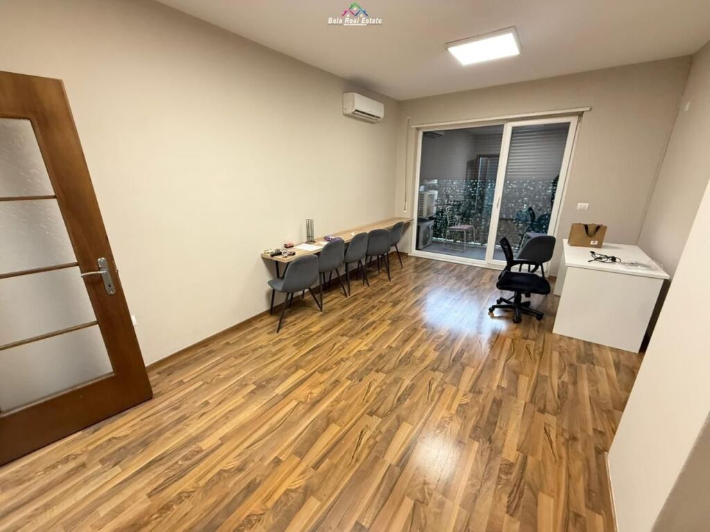 Zyre me qera tek 21 Dhjetori (ID BZ2806) Tirane