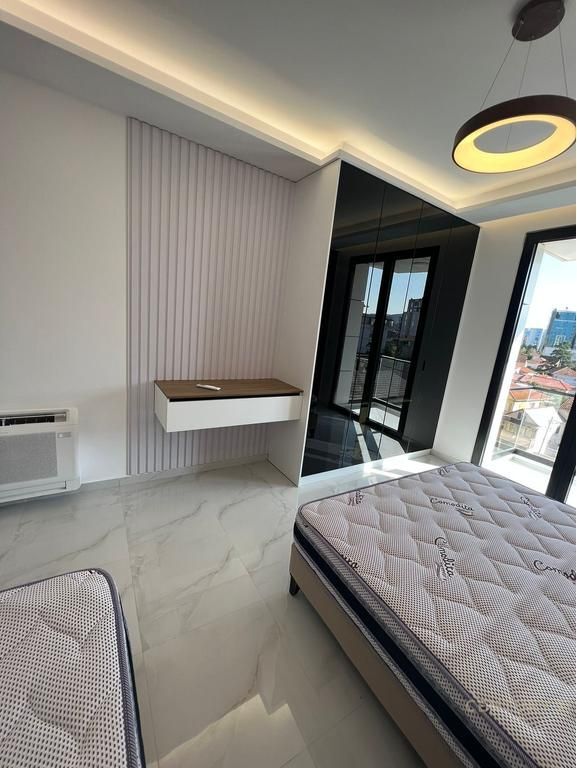 Shitet Apartament 2+1+2 me 2 poste parkimi – 21 Dhjetori