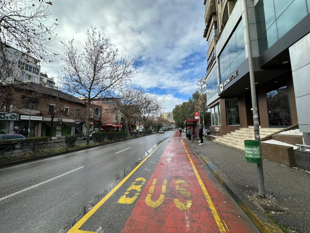 SHOP FOR RENT DINAMO STADIUM