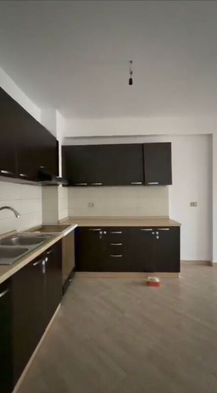 Siri Kodra, We Rent Apartment 2+1