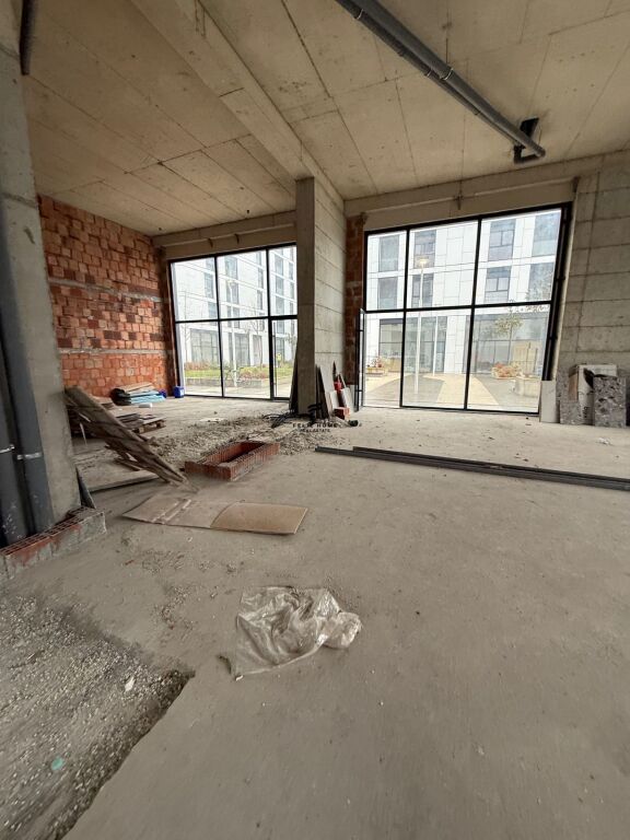 SHOP FOR RENT 786 M2 FORMER CUSTOMS 8000 EURO