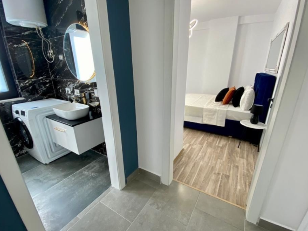 Jepet Apartament 1+1 – 21 Dhjetori, Mbrapa Mondialit    