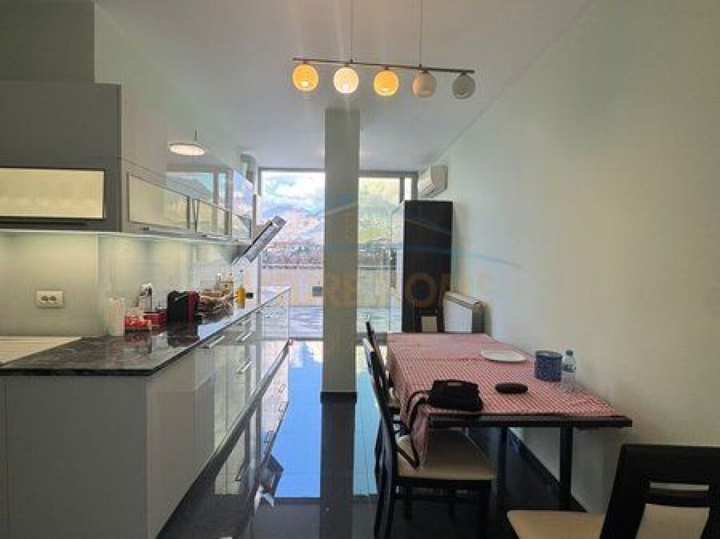 Shitet , Apartament 3+1+3 , Kinostudio