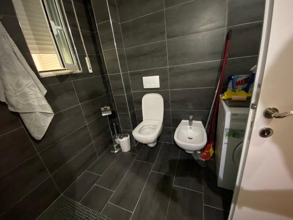 SHITET APARTAMENT NE LUNGOMARE 1+1