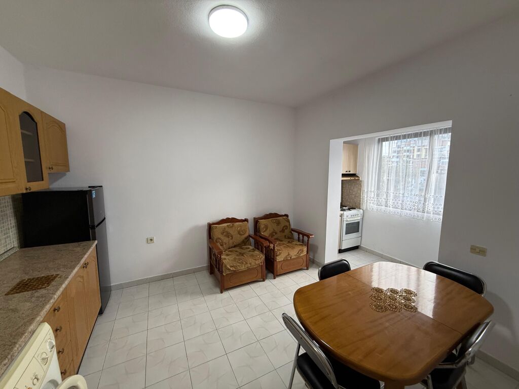 📣 QERA Apartament 1+1 Me Kuzhine Me Vete 📍 Prane Institutit Te Higjenes, Ambasada Amerikane 🛣️ Rruga "Qamil Guranjaku" ✨   🏢 Ndertim Ekzistues  🪜 Kati 6 (Pa Ashensor)  🛋️ I Mobiluar  📐 Siperfaqe 740 m2   💶 Cmimi 45.000 Leke i Pa Diskutueshem