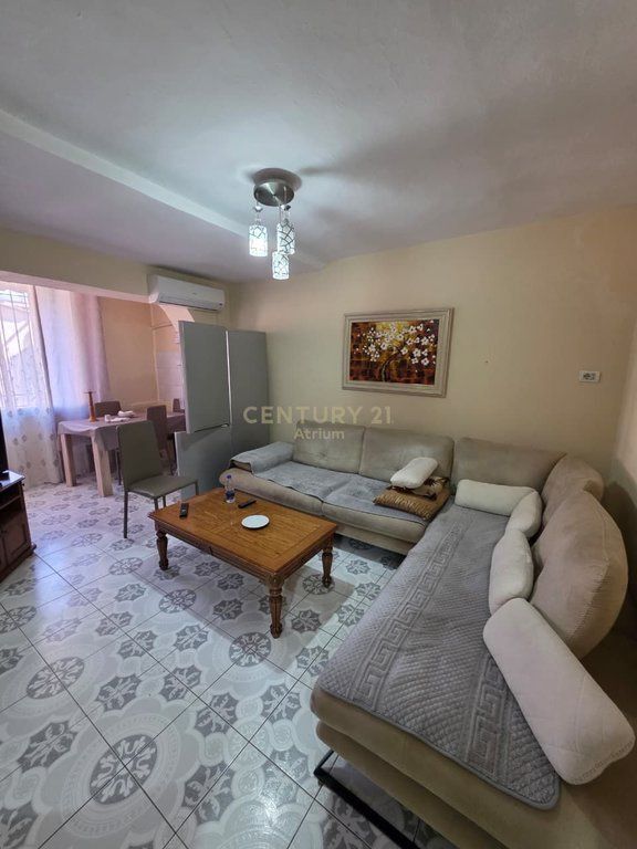 JEPET ME QIRA APARTAMENT 2+1 PRANE SHKOLLES "NIKET DARDANI"