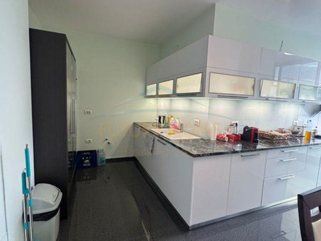 Shitet , Apartament 3+1+3 , Kinostudio