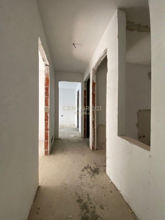 Apartament 2+1 Për Shitje tek Liqeni i Thatë