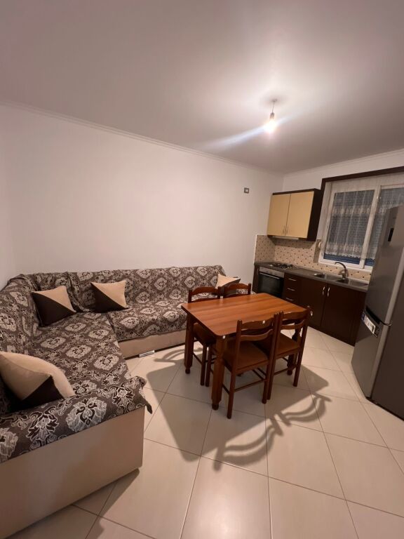 APARTAMENT 2+1 PER QIRA NE VASIL SHANTO!
