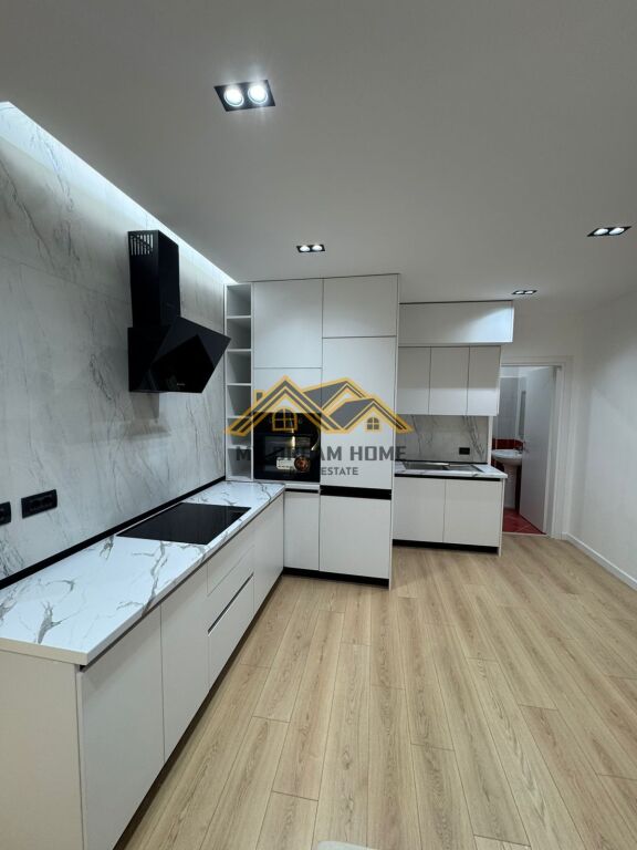 APARTAMENT 1+1 PRANE STACIONIT TE TRENIT NE DURRES, PER SHITJE!