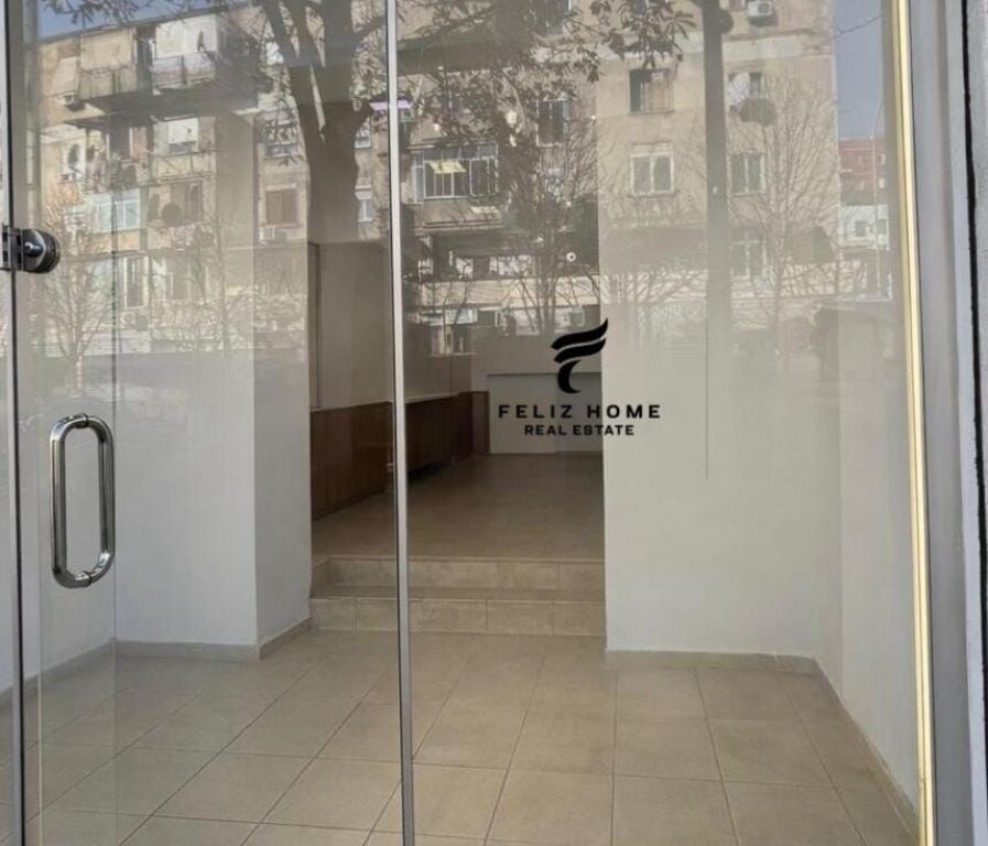 DYQAN ME QERA 58 M2 RRUGA E BARRIKADAVE 70.000 LEKE